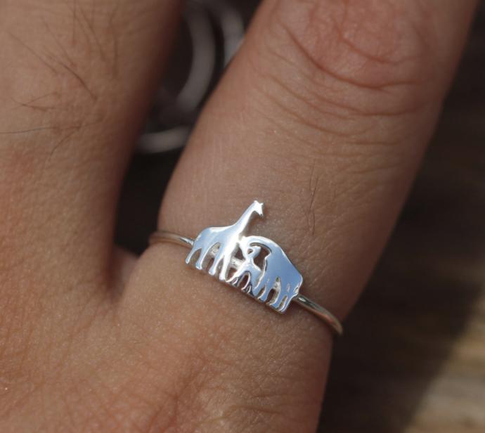 Which Giraffe ring looks cuter for daily wearing?
