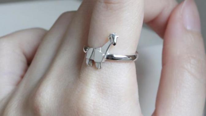 Which Giraffe ring looks cuter for daily wearing?