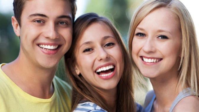 What are the top reasons a guy can get lots of female platonic friends but no girlfriend?