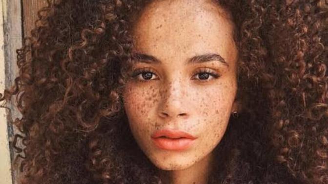Guys, Do you like curly hair on girls?