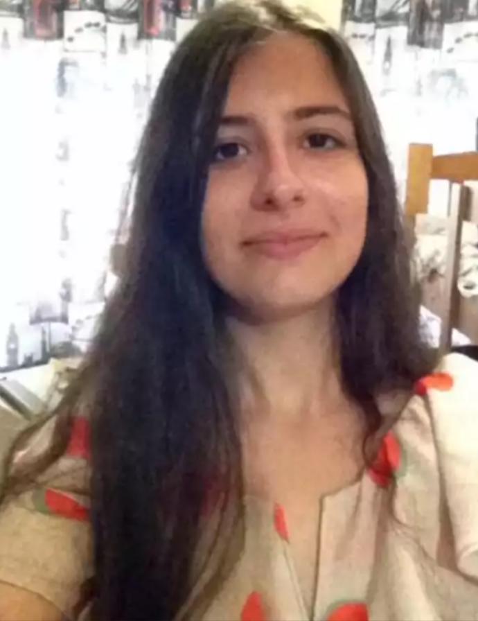How do I look better : Naturally, with some make Up or with lots of make up? ? ?