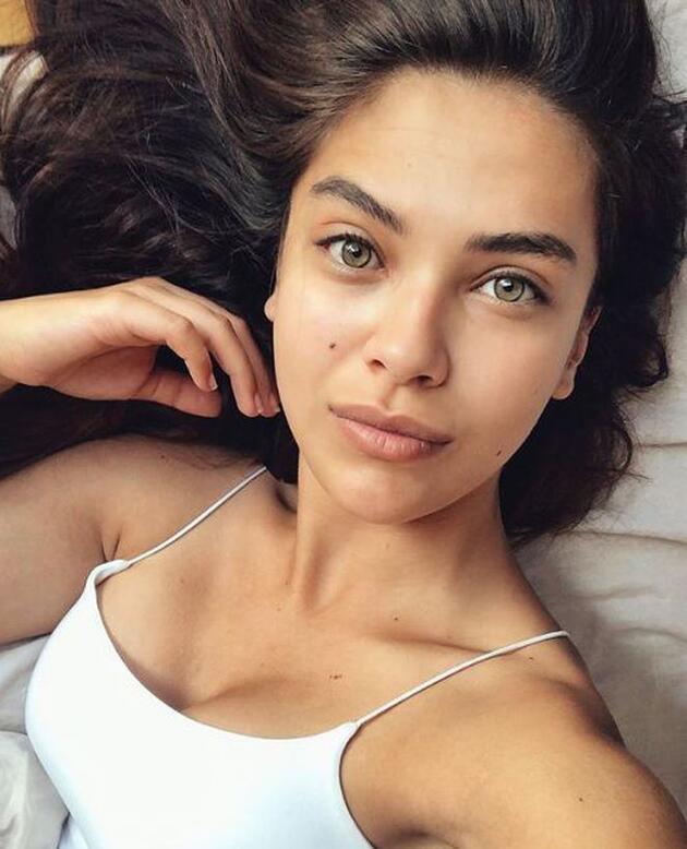 Which woman is more beautiful?