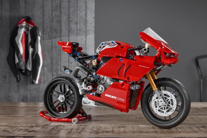 Which of these New Official Lego Sets is your favorite?