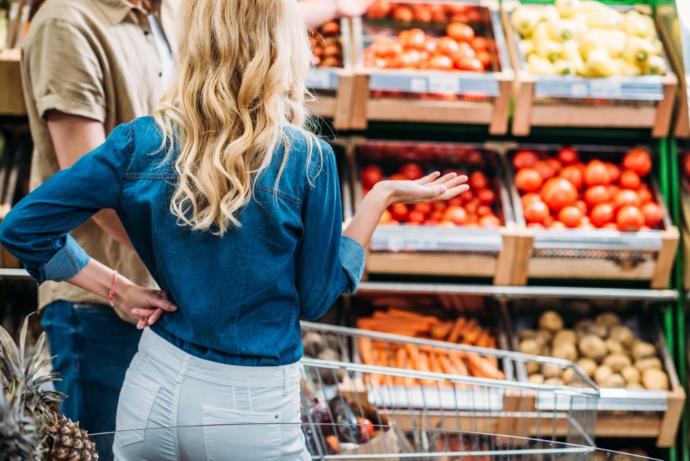 What’s the best way to approach a lady at a grocery store? Is there a cute good way of doing that?