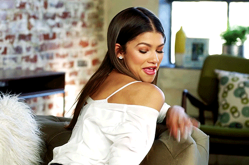 Follow Up Question:👉 Do You Like The "Off The Shoulders" Fashion Trend? Why or why not? CREDITS: Zendaya