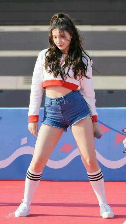 What is Nancy Mcdonnie body type? Is she skinny curvy?