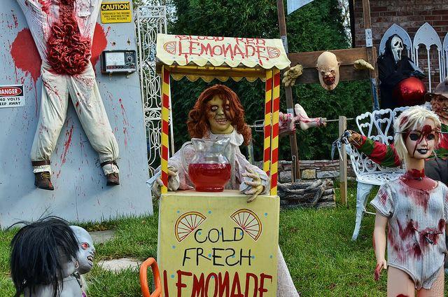 Out of these 7 options, which is your favorite outdoor halloween decorations?