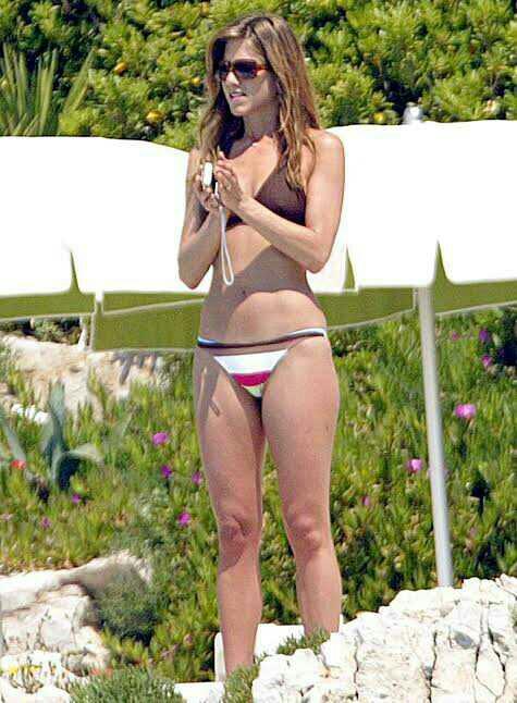What is Jennifer Anistons body shape?