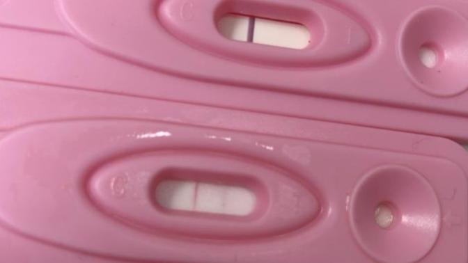 Is it possible for a positive pregnancy test to have a slight second line that gets a darker pink an hour later?