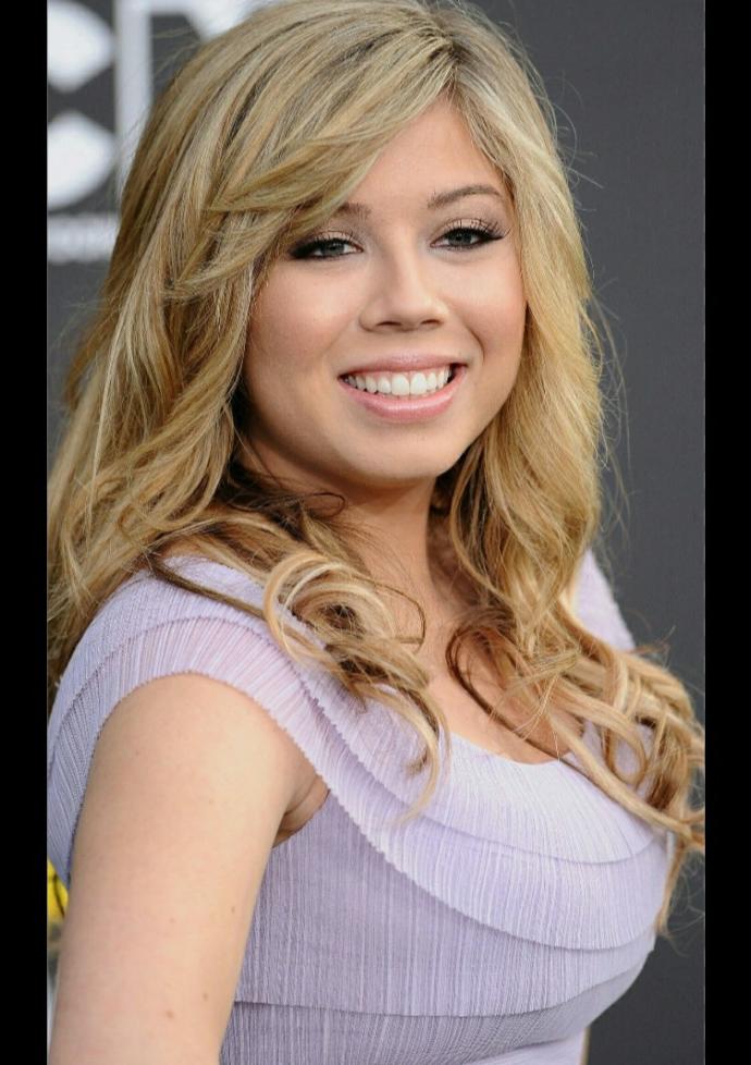 Who is more attractive, jennete mccurdy, or miranda cosgrove?
