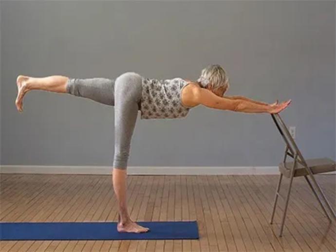 Is this woman having a beneficial workout or does this exercise seem a bit useless and is this the greatest workout ever?