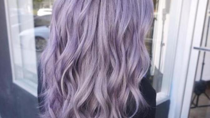 What colours go well with purple hair colour?
