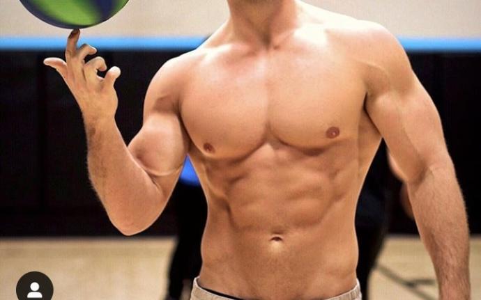 Is he hot? do u think he is sexy?