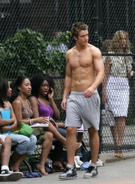Is checking out other women normal guy behavior or the behavior of a cheater?