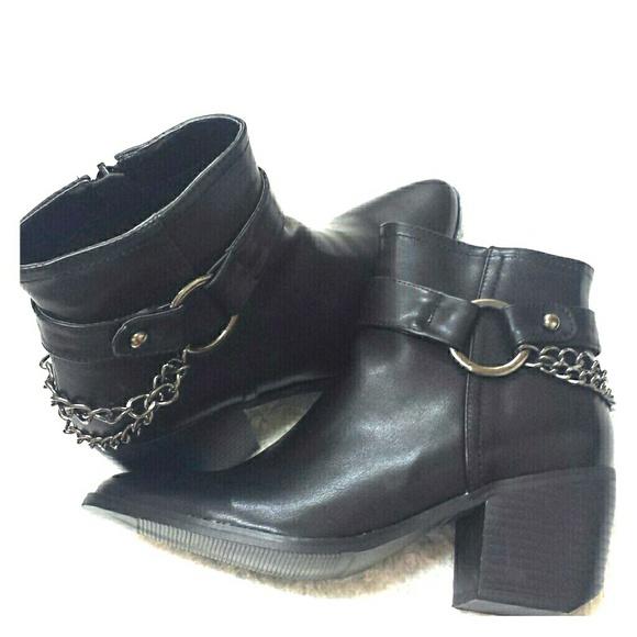 Which chained boots you like the most ?