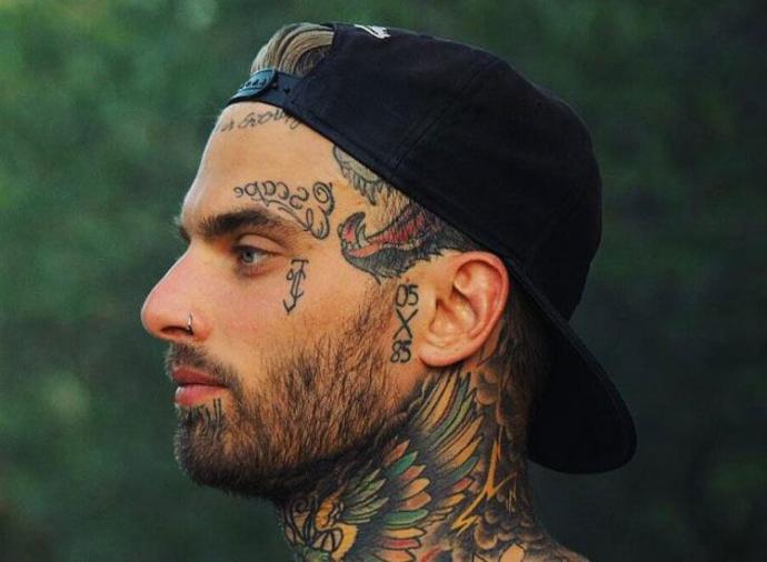 Can a person with neck or facial tattoos (outside of the entertainment/tattoo world) ever hope to be wildly successful?