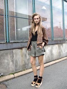 Should wedges and heels be worn with or without socks?