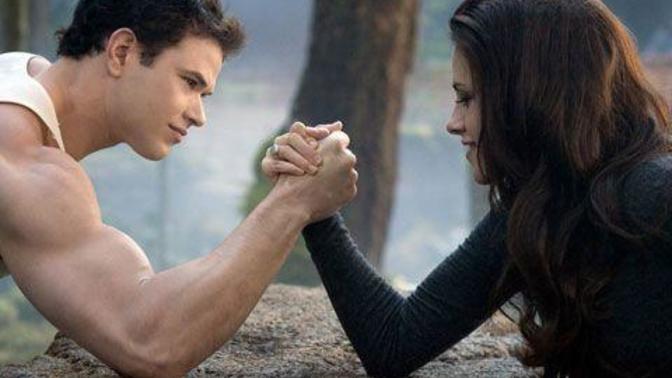 Hi girls, male is physically stronger than females 💪 so, how will you win during fight?