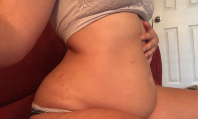 my belly with its side stretchmarks