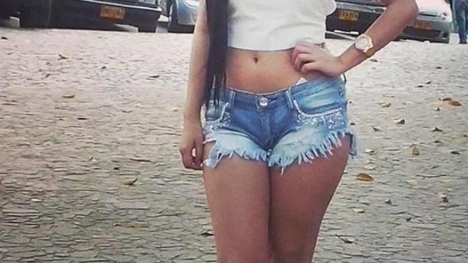 Guys, Is it true there are many men who enjoy wearing sexy revealing women's clothes or very short shorts, or do majority of men hate wearing them?