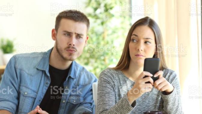 Is my boyfriend jealous or I am just insane?