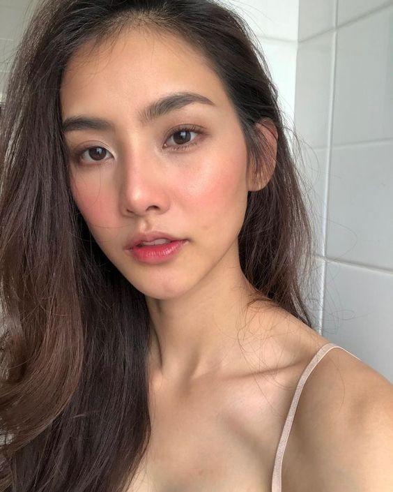 Guys, which makeup look do you prefer on girls?