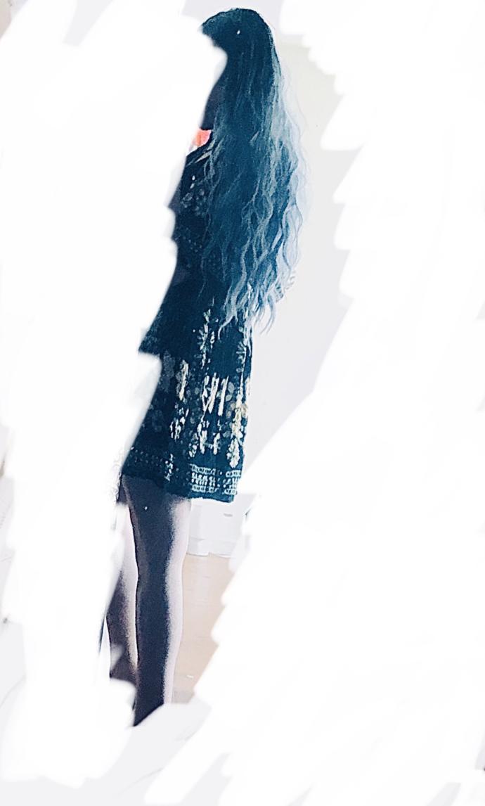 IYO ~ Taking in an average of all pics ~ Would you guess this hair color is more blue or more grey, overall?