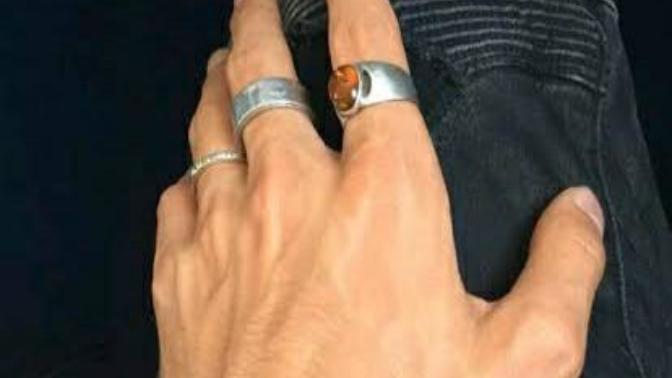 Do women find rings attractive on a man?