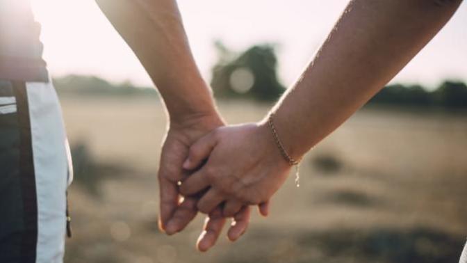 Should you start off as friends with a girl you like?