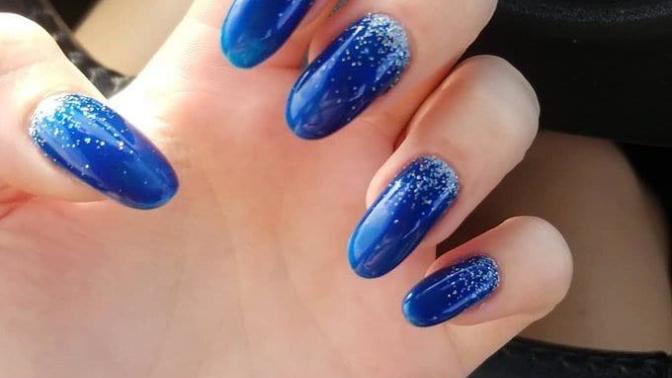 Who else love blue color nails?