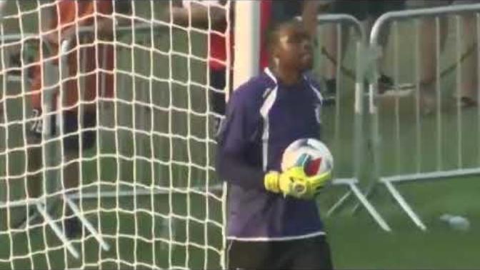 Is this guy renacting a Fifa Pro league video game?