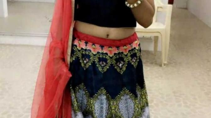 Do guys prefer a Choli or a Saree on a girl?