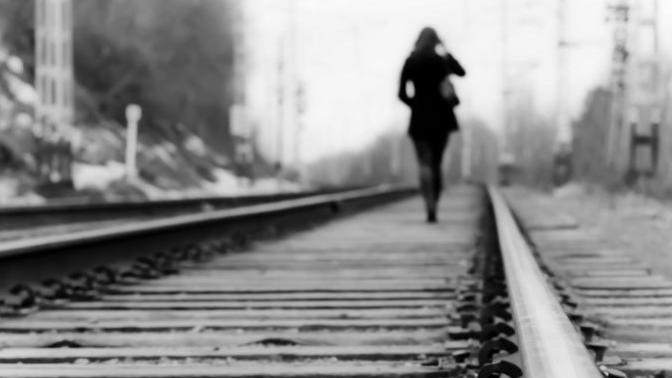 There is no way you can stop a woman from falling out of love with you - True or False?