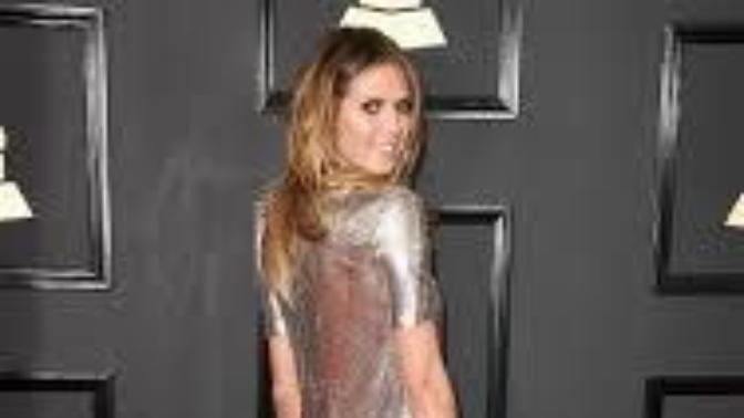 Was this dress worn at the 2017 Grammy Awards the shortest ever worn at the time?