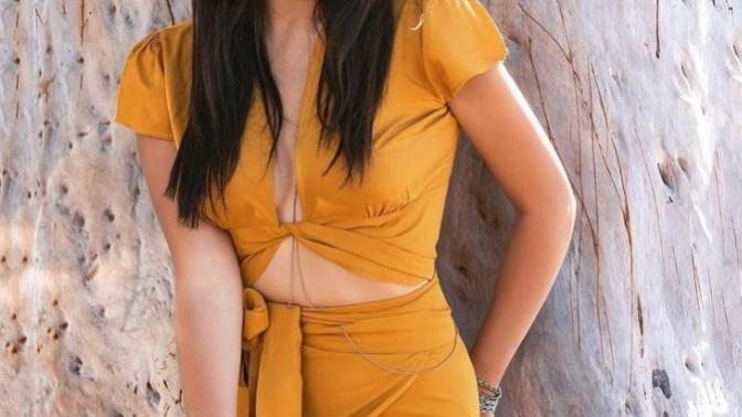 Which outfit of Hande Erçel do you like the most?