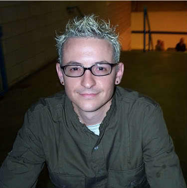 Which Chester Bennington hairstyle you like the most?