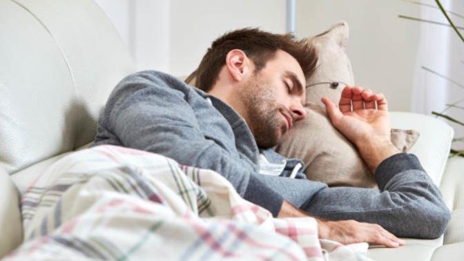 Male friend slept at my place, I didn't tell my boyfriend. Dealbreaker?