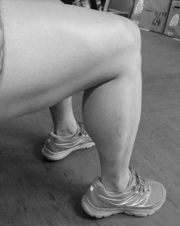 Girls, Muscular gym toned and smooth or slim natural hairy legs?