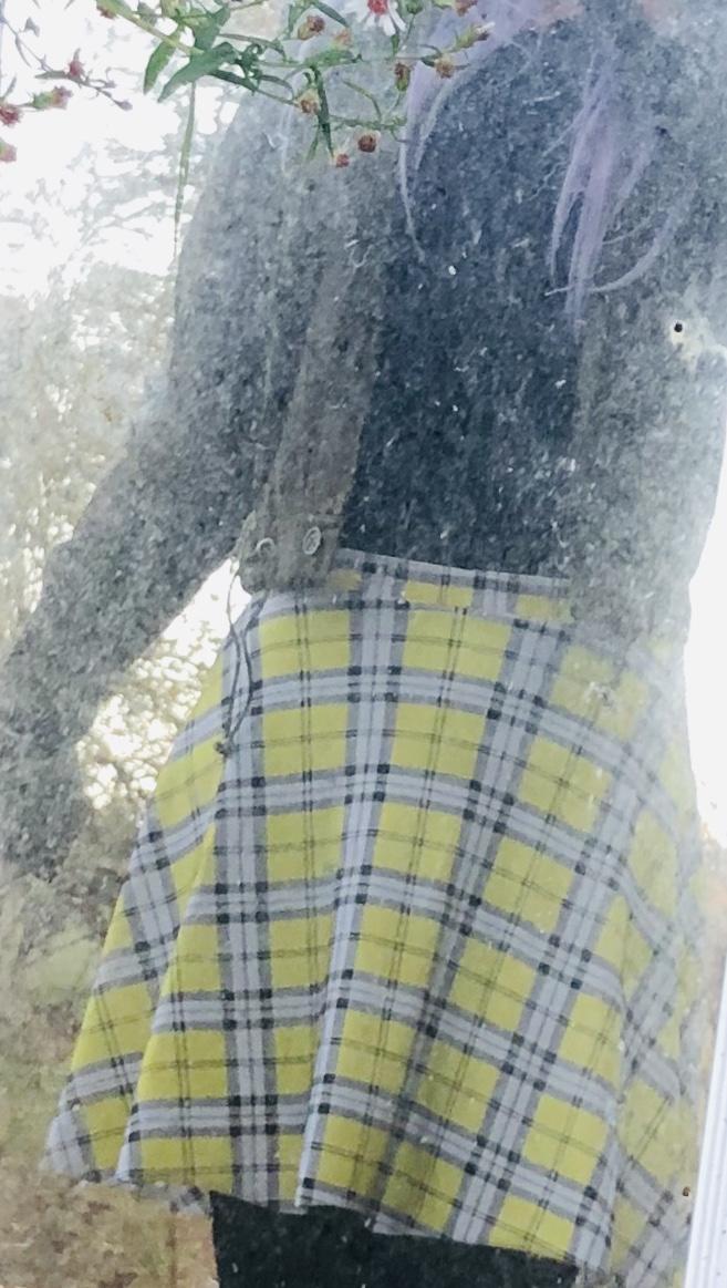 Is it β legalβ π to wear yellow with olive... I think both colors have bits of brown in the making, so there is a common thread... am I wrong?