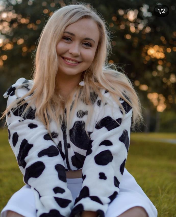 Isn’t she the sexiest girl you’ve ever seen?