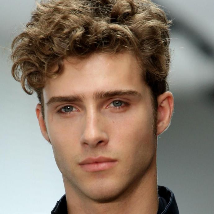 Curly, straight or wavy hair on guys?