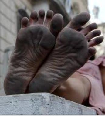 Why do idiots think walking around the city ( or public places in general) barefoot is risky when it s perfectly safe, healthy and much more normal?