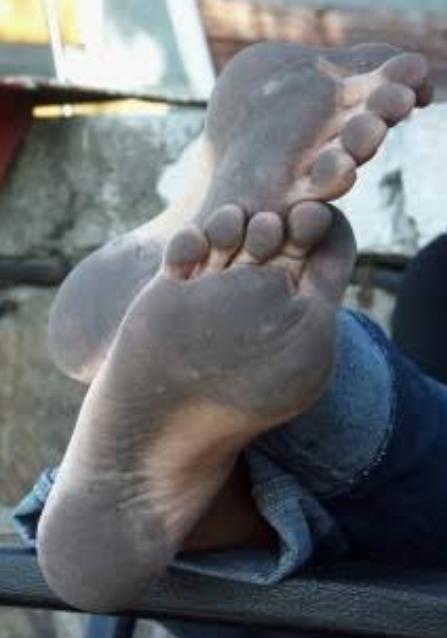 Why do idiots think walking around the city ( or public places in general) barefoot is risky when it s perfectly safe, healthy and much more normal?