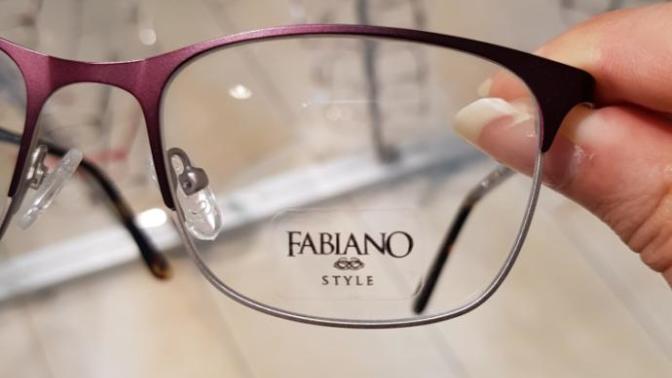 Can someone who wears this "cute" glasses be sexy?