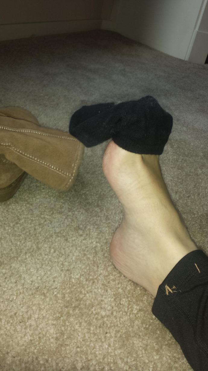 Should uggs be worn with or without socks?