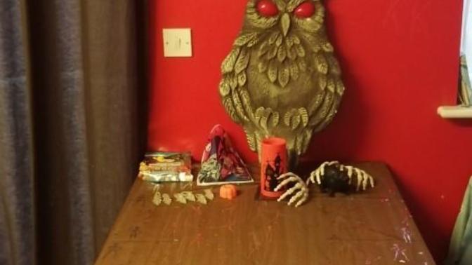 So I was given the OK to decorate, what do y'all think? Also what's your plans for Halloween?