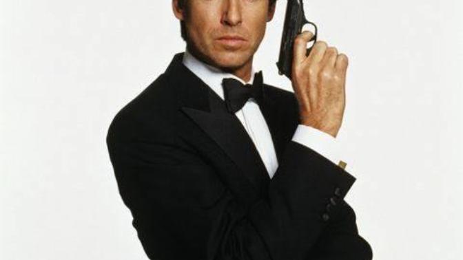 Which fictional characters do you hate but is loved by everyone else? And why you hate them?