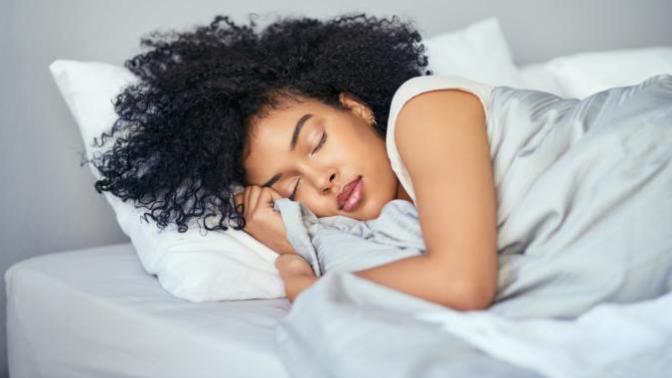 Would It Annoy You If Your Partner Sleeps With Make-up On?