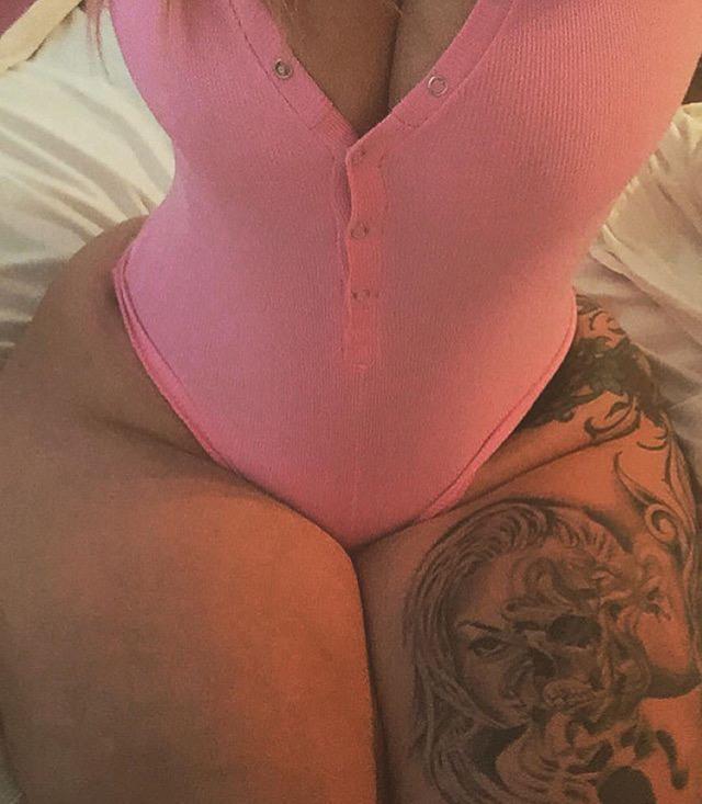 Do guys like thick thighs or skinny thighs better?