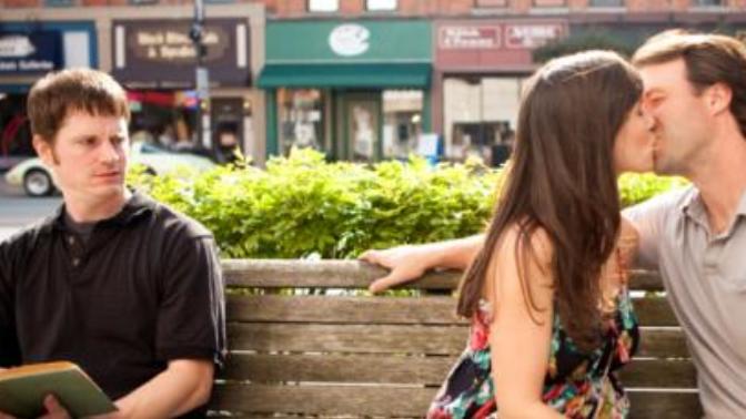 Do you like (PDA) public display of affection to?